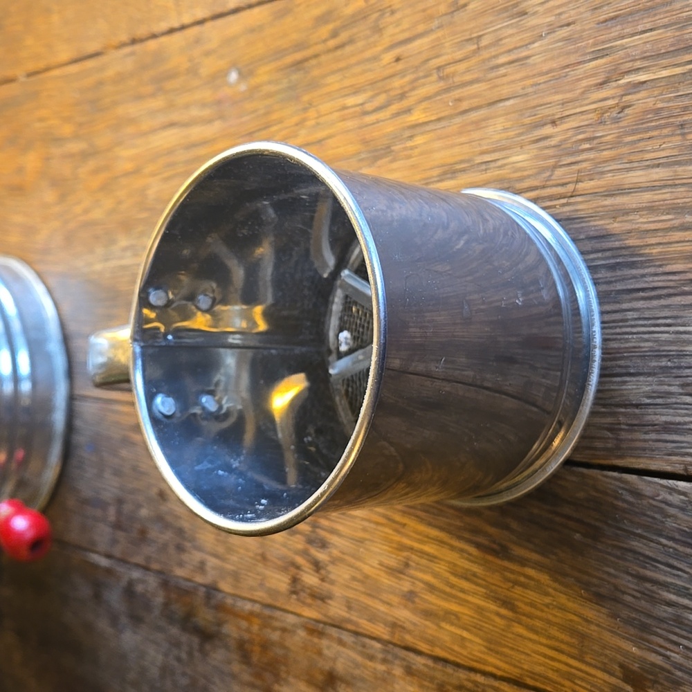 Vintage Metal Measuring Cups Set - Picture 8 of 11